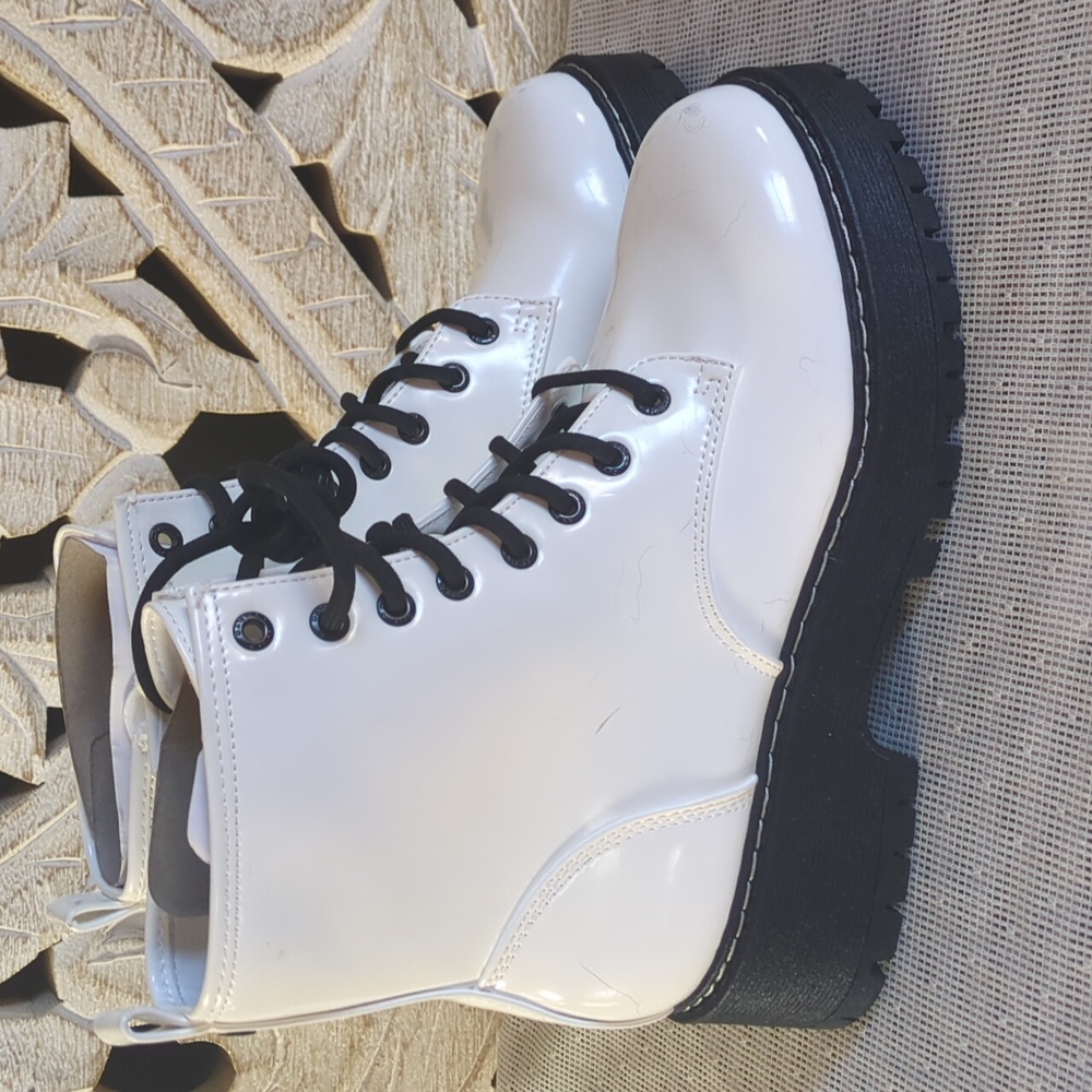 New! Size 9 Madden NYC Lug Combat Boots White Zip up Lace up